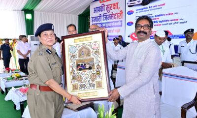 Jharkhandinc Bureau RANCHI, March 13: Jharkhand Chief Minister Hemant Soren on Thursday handed over 1,485 vehicles to the state police and laid the foundation for 12 new police stations across different districts in an effort to strengthen law enforcement and improve response capabilities. The vehicles were flagged off during a programme held at the Jharkhand Assembly premises in Ranchi. According to the state government, the fleet includes 636 patrol vehicles and 849 two-wheelers, which will be deployed across districts to support policing operations. Officials said the new vehicles are expected to enhance police mobility, strengthen patrolling, and improve response time in both urban and rural areas. Addressing the gathering, Soren said the distribution of vehicles represents an important step toward police modernisation in the state. He said improved mobility and better equipment would help police respond more quickly to incidents and strengthen surveillance across districts. The chief minister also laid the foundation stones for 12 new police stations, which will be constructed in different parts of the state. The government said the new facilities are intended to expand policing infrastructure and improve access to law enforcement services for residents. Soren said strengthening law enforcement capacity remains a priority for the state government. He said investments in vehicles, infrastructure and technology are aimed at improving policing efficiency and ensuring public safety. Referring to a recent kidnapping case in the Dhurva police station area of Ranchi, the chief minister said the swift action of Jharkhand Police led to the rescue of two minor children and exposed an interstate child trafficking network. He said such operations demonstrate the importance of effective policing and coordination. Officials said the state government has approved a larger plan to expand the police vehicle fleet. According to the Home Department, 1,255 patrol vehicles and 1,697 two-wheelers have been sanctioned for Jharkhand Police as part of the modernisation initiative. Authorities said the vehicles will be used for patrol duties, quick response operations, monitoring sensitive areas, and strengthening policing in rural regions. Soren also called on citizens to cooperate with police in maintaining law and order. He said public participation and timely information sharing can help authorities respond more effectively to criminal activities. Jharkhand Assembly Speaker Rabindra Nath Mahato, ministers Radhakrishna Kishore, Sanjay Prasad Yadav, Irfan Ansari, Dipika Pandey Singh, and Shilpi Neha Tirkey, along with senior police and government officials, were present at the event.